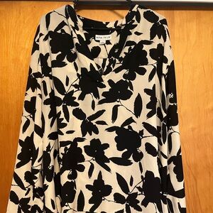 Ava & Viv Monochrome Floral Top